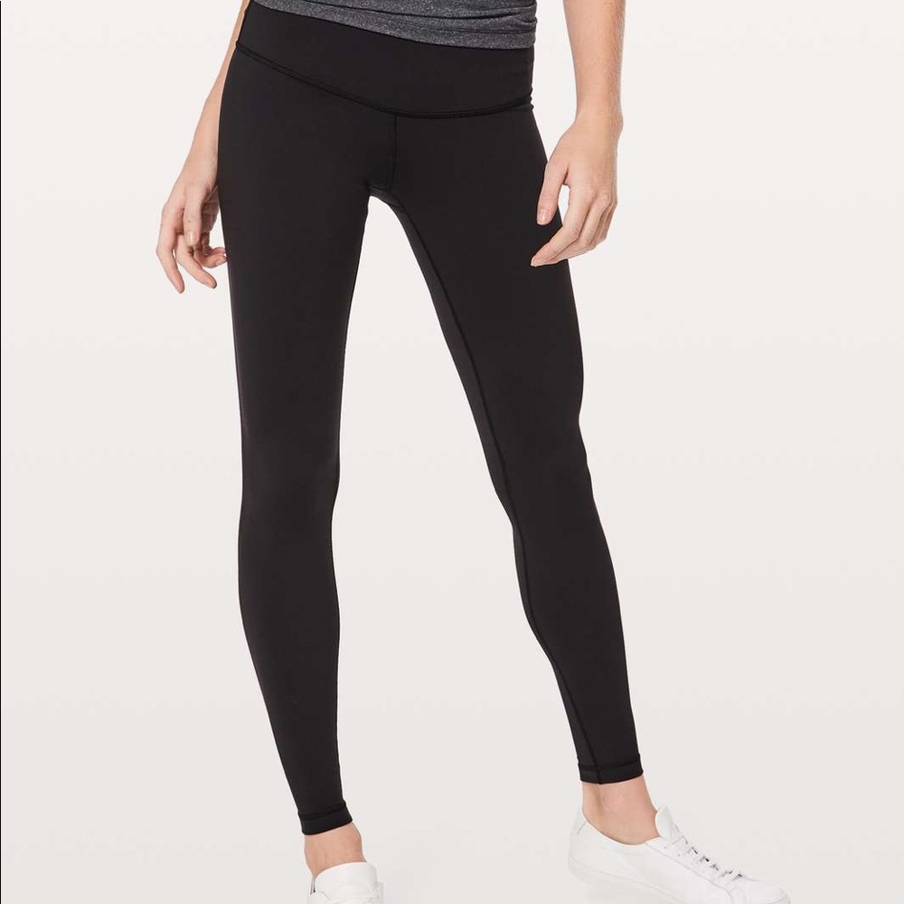 Lululemon Wunder Under black leggings